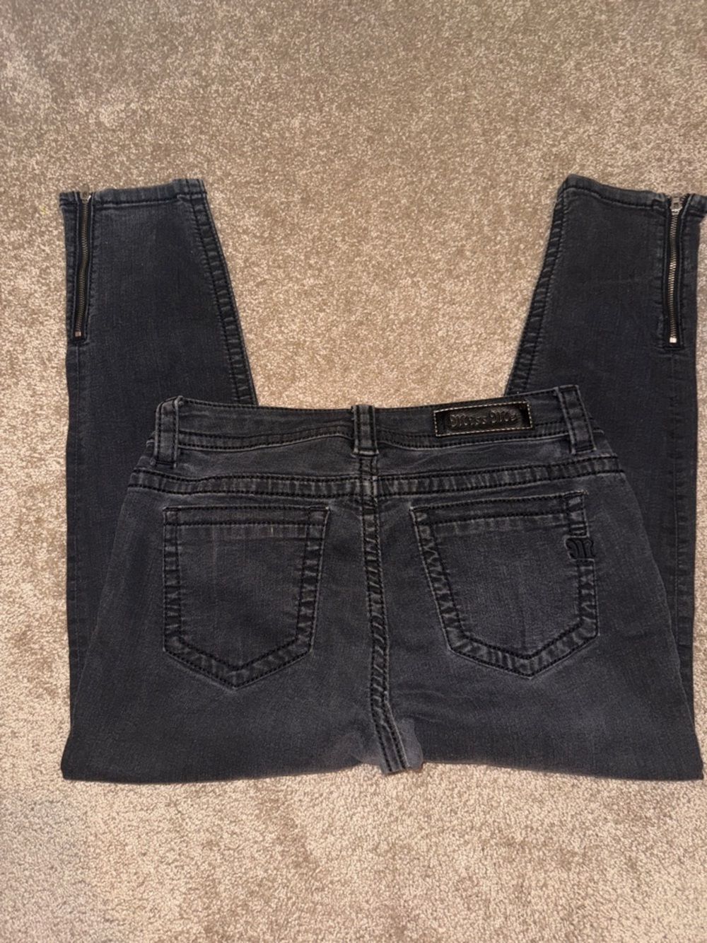 Miss Me Black Mid Rise Cropped Skinny Ankle Zip Jeans - size 30. B9 - Picture 4 of 8